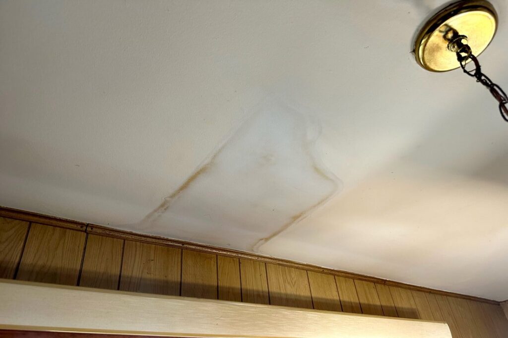 interior-water-leak-from-roof-damage
